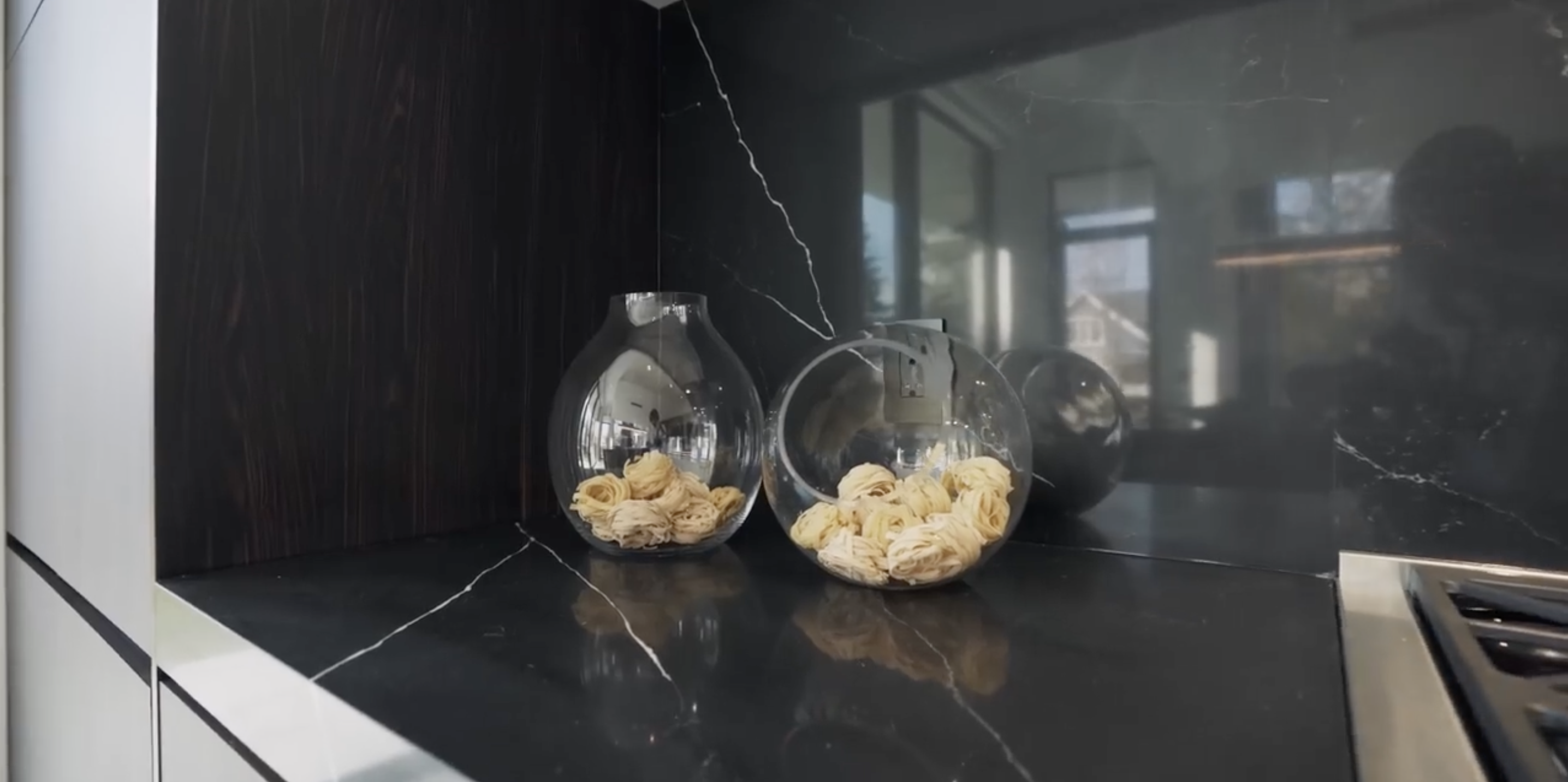 Réalisation entreprise construction Geneve - Cuisine pots nouritture