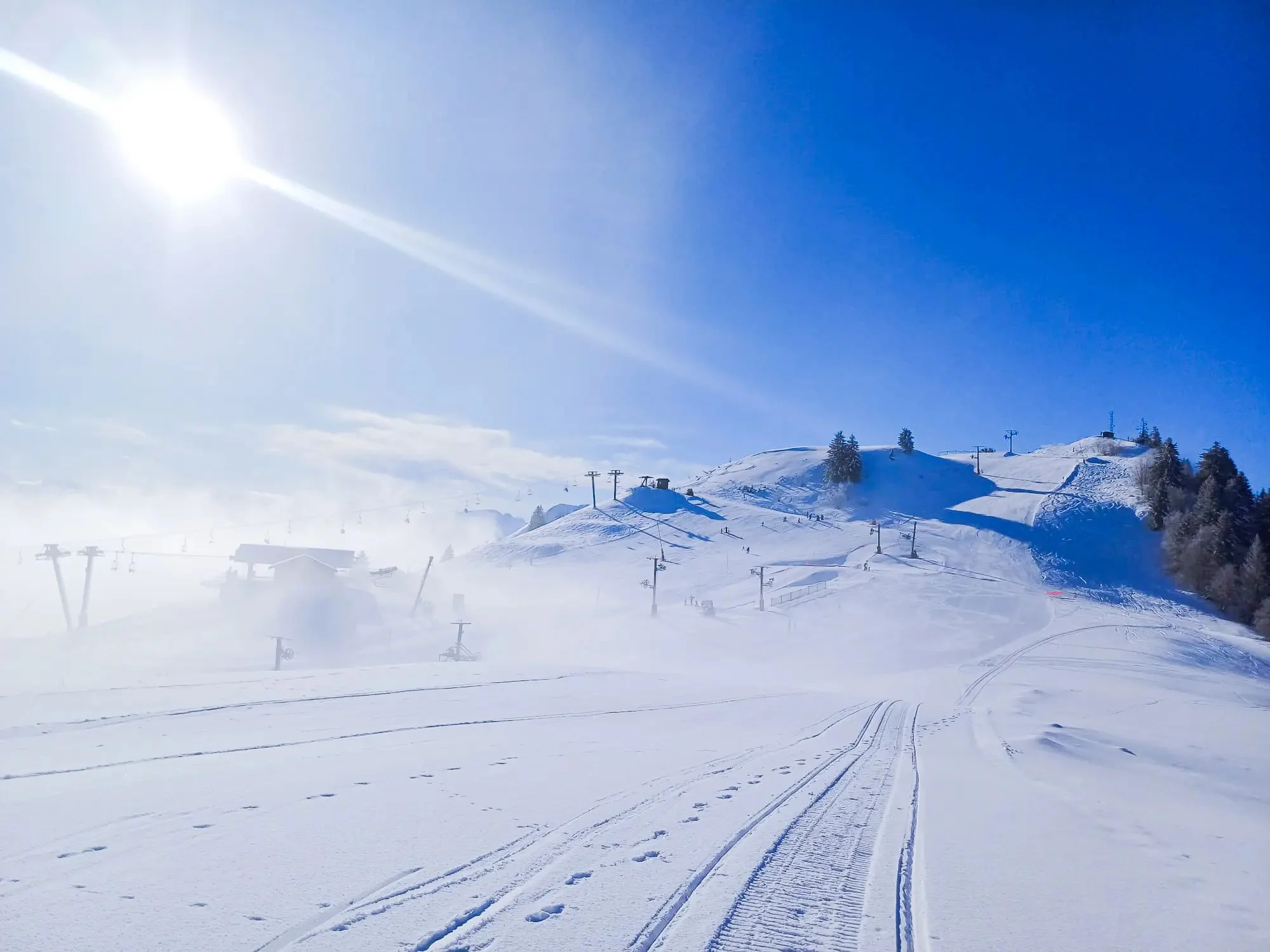 Le Massif des Brasses sous la neige - station de ski familiale